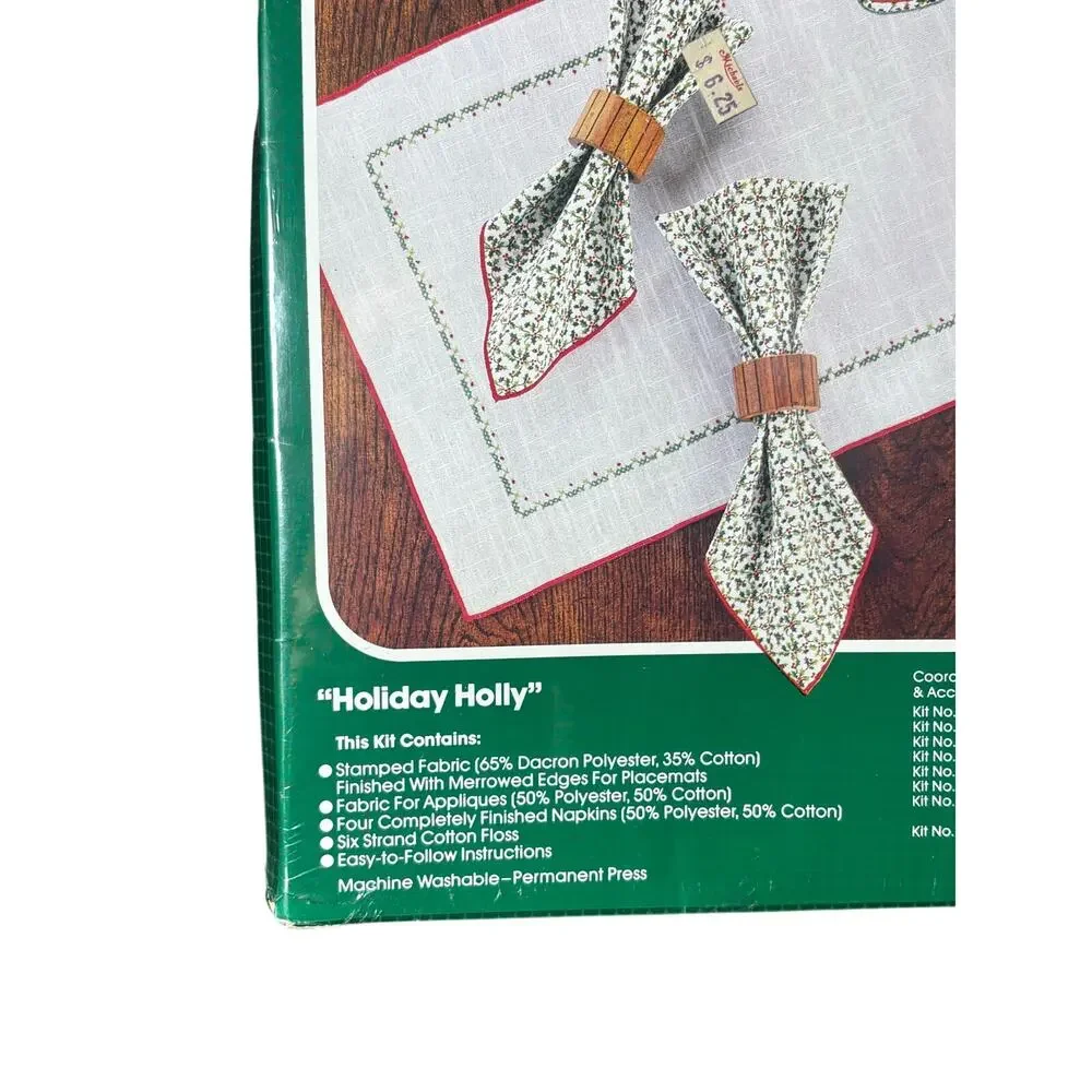 Bucilla Christmas Heirloom set of 4 Placemat Napkin- Unused- Embroidery Kit